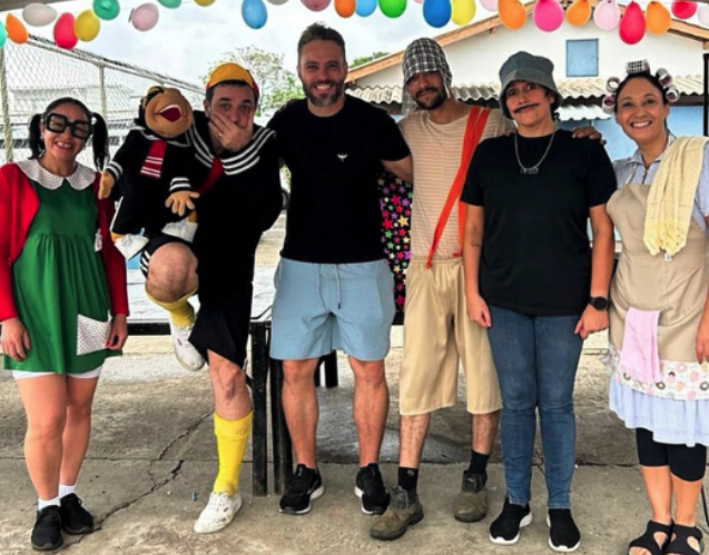 Evento cultural da IPa — voluntários fantasiados de personagens do Chaves