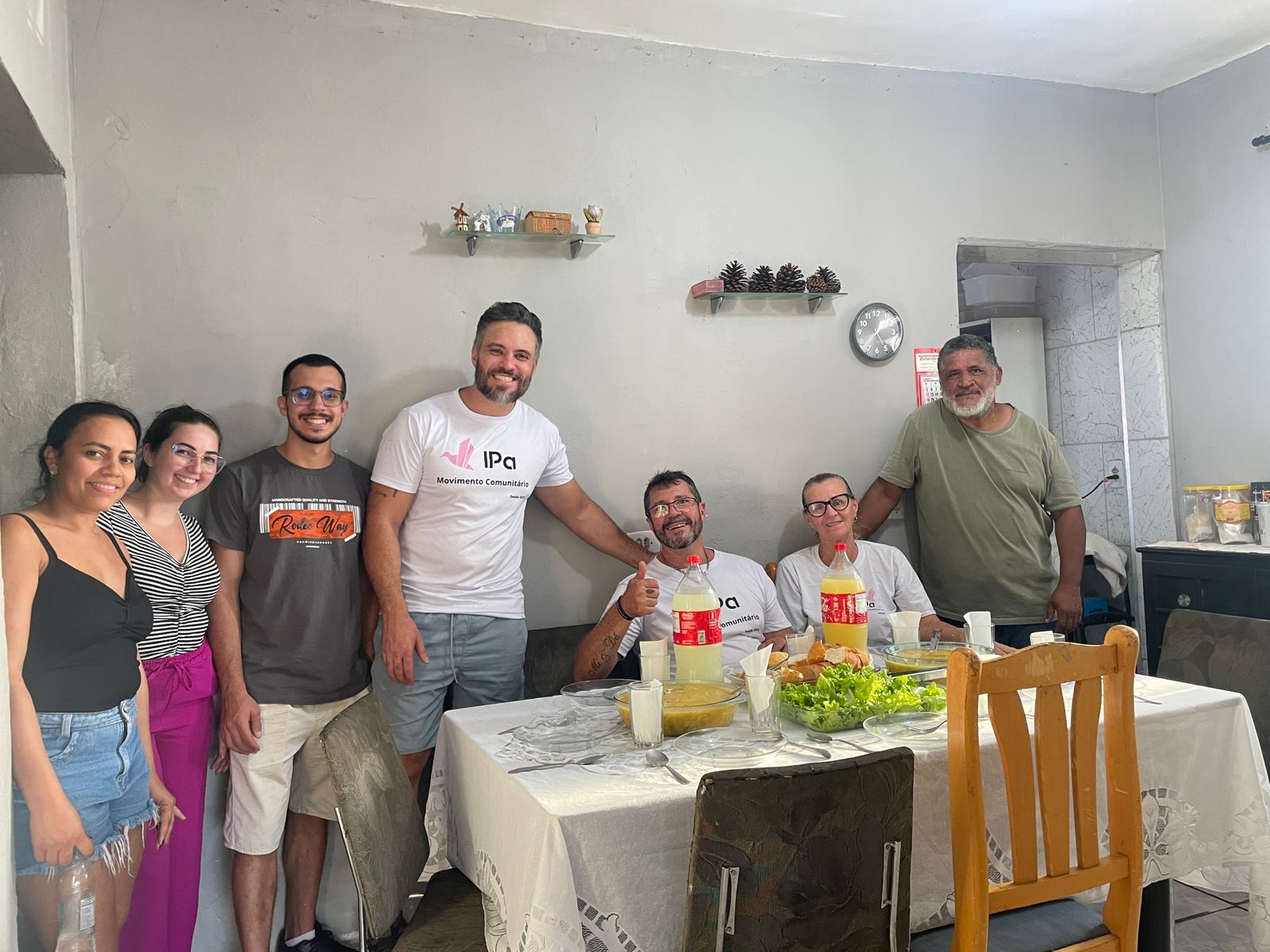 Natal solidário da IPa — crianças com Papai Noel e banner IPa